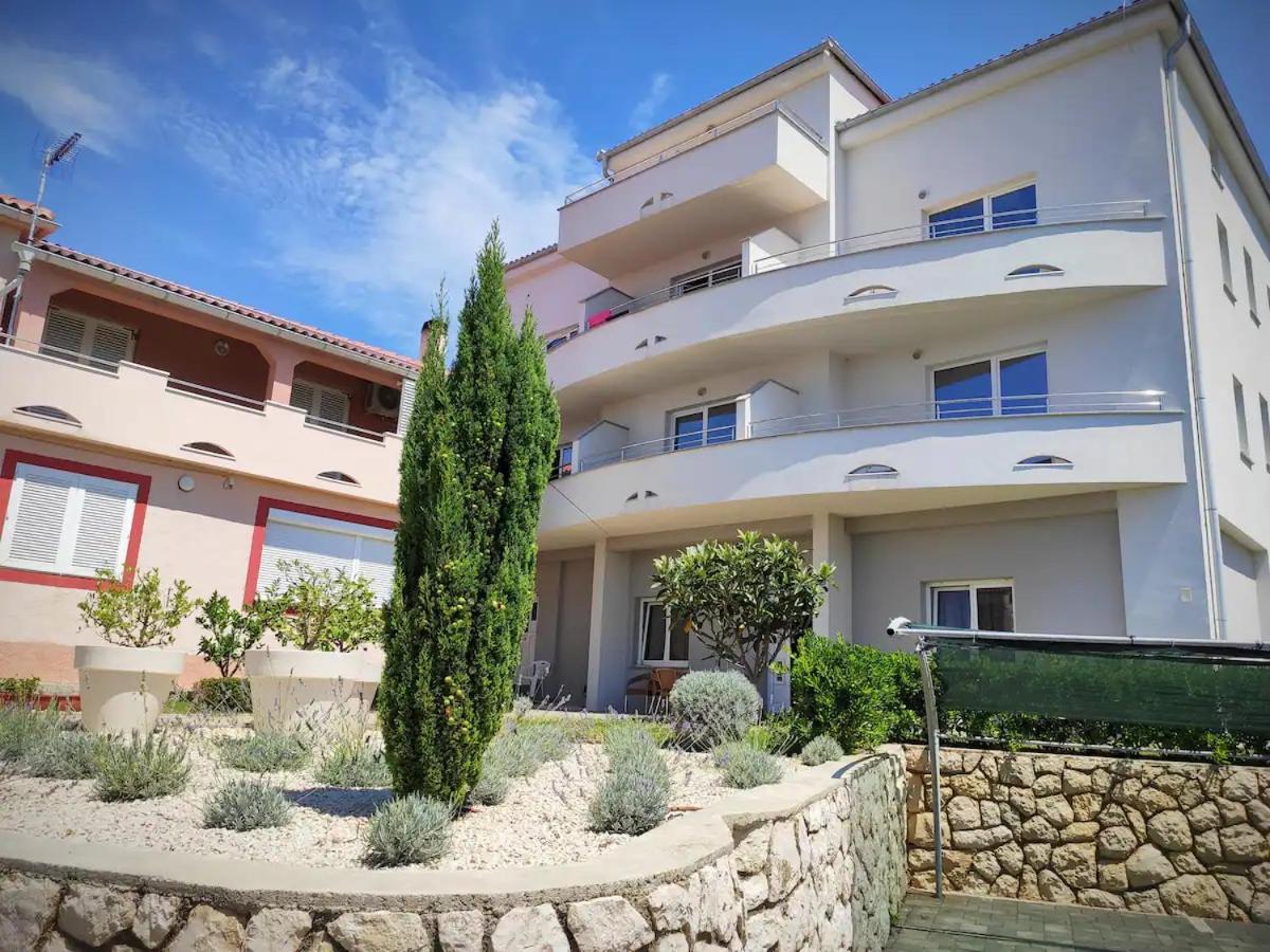 Avada Premium Apartman Novalja Kültér fotó